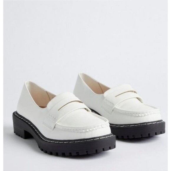 Torrid Chunky Lugg Sole Platform Penny Loafers Sz 9 Wide Width White Preppy - Picture 1 of 11